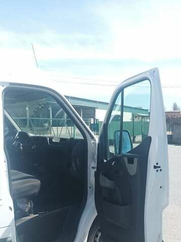 Белый Рено Мастер, объемом двигателя 2.3 л и пробегом 424 тыс. км за 16000 $, фото 3 на Automoto.ua