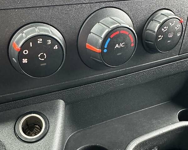 Білий Рено Мастєр, об'ємом двигуна 2.3 л та пробігом 280 тис. км за 15500 $, фото 26 на Automoto.ua