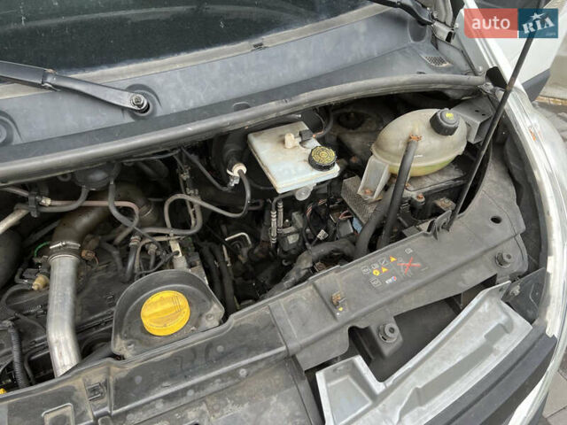 Белый Рено Мастер, объемом двигателя 2.3 л и пробегом 458 тыс. км за 15500 $, фото 21 на Automoto.ua