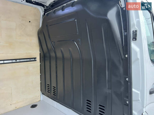 Белый Рено Мастер, объемом двигателя 2.3 л и пробегом 195 тыс. км за 17400 $, фото 14 на Automoto.ua