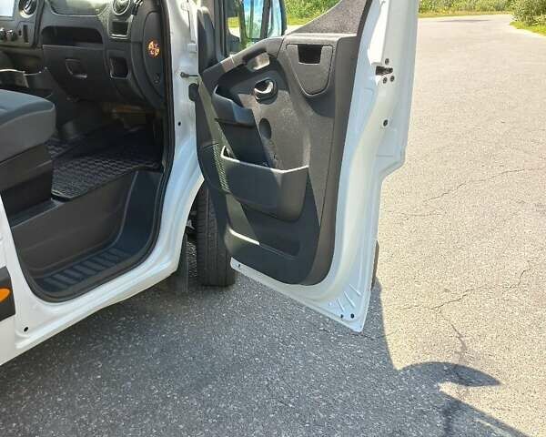 Белый Рено Мастер, объемом двигателя 2.3 л и пробегом 233 тыс. км за 16800 $, фото 4 на Automoto.ua