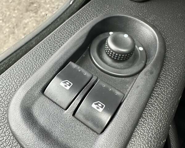 Білий Рено Мастєр, об'ємом двигуна 2.3 л та пробігом 280 тис. км за 15500 $, фото 20 на Automoto.ua