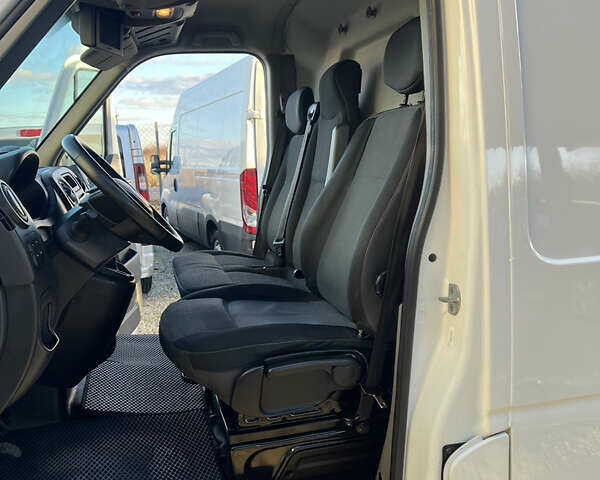 Білий Рено Мастєр, об'ємом двигуна 2.3 л та пробігом 280 тис. км за 18250 $, фото 13 на Automoto.ua