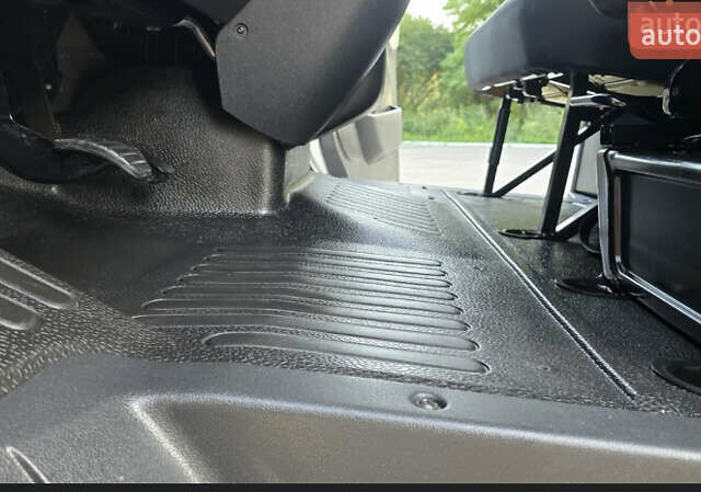 Білий Рено Мастєр, об'ємом двигуна 2.3 л та пробігом 187 тис. км за 17800 $, фото 8 на Automoto.ua