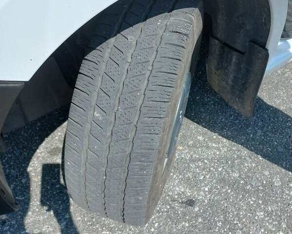 Белый Рено Мастер, объемом двигателя 2.3 л и пробегом 233 тыс. км за 16800 $, фото 2 на Automoto.ua