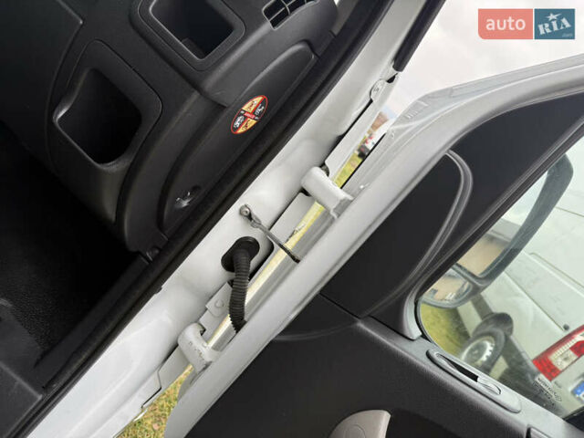 Білий Рено Мастєр, об'ємом двигуна 2.3 л та пробігом 200 тис. км за 19500 $, фото 10 на Automoto.ua