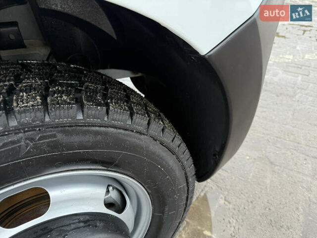 Белый Рено Мастер, объемом двигателя 2.3 л и пробегом 218 тыс. км за 19500 $, фото 38 на Automoto.ua