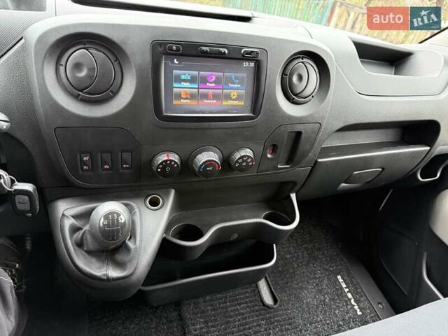 Белый Рено Мастер, объемом двигателя 2.3 л и пробегом 237 тыс. км за 16600 $, фото 14 на Automoto.ua