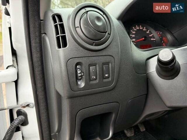 Белый Рено Мастер, объемом двигателя 2.3 л и пробегом 237 тыс. км за 16600 $, фото 12 на Automoto.ua