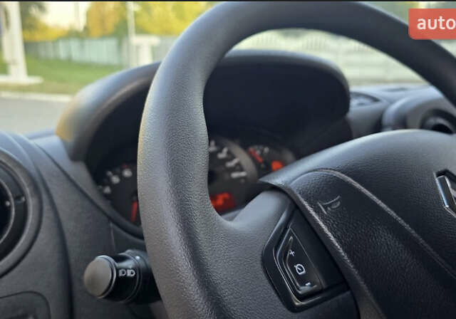 Білий Рено Мастєр, об'ємом двигуна 2.3 л та пробігом 187 тис. км за 17800 $, фото 10 на Automoto.ua