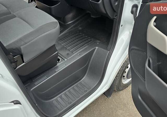 Білий Рено Мастєр, об'ємом двигуна 2.3 л та пробігом 178 тис. км за 16500 $, фото 18 на Automoto.ua