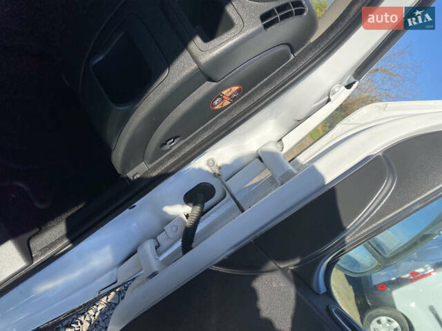 Білий Рено Мастєр, об'ємом двигуна 2.3 л та пробігом 196 тис. км за 16900 $, фото 17 на Automoto.ua