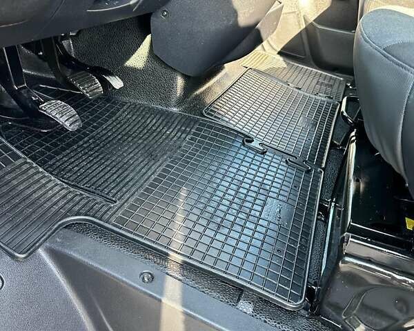 Білий Рено Мастєр, об'ємом двигуна 2.3 л та пробігом 260 тис. км за 19200 $, фото 31 на Automoto.ua