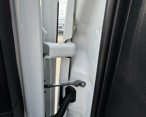 Білий Рено Мастєр, об'ємом двигуна 2.3 л та пробігом 240 тис. км за 18900 $, фото 14 на Automoto.ua