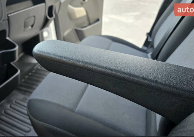 Білий Рено Мастєр, об'ємом двигуна 2.3 л та пробігом 187 тис. км за 17800 $, фото 14 на Automoto.ua