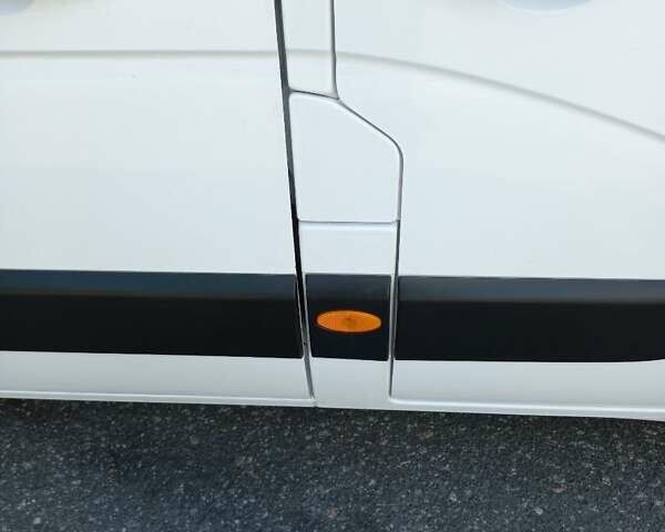 Белый Рено Мастер, объемом двигателя 2.3 л и пробегом 233 тыс. км за 16800 $, фото 5 на Automoto.ua