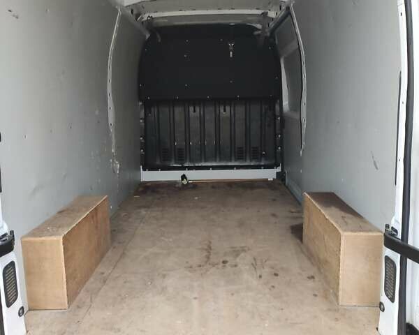 Белый Рено Мастер, объемом двигателя 2.3 л и пробегом 230 тыс. км за 18500 $, фото 5 на Automoto.ua