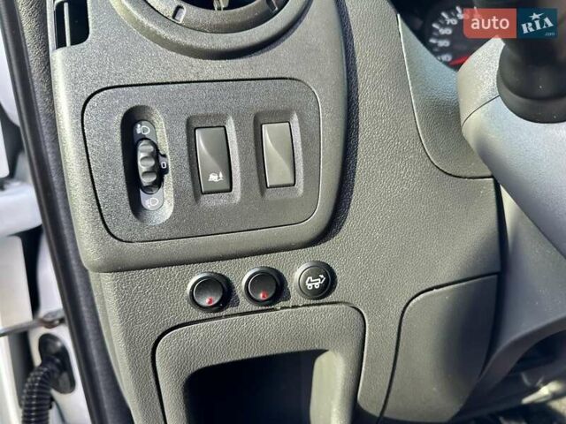 Білий Рено Мастєр, об'ємом двигуна 2.3 л та пробігом 260 тис. км за 19200 $, фото 26 на Automoto.ua