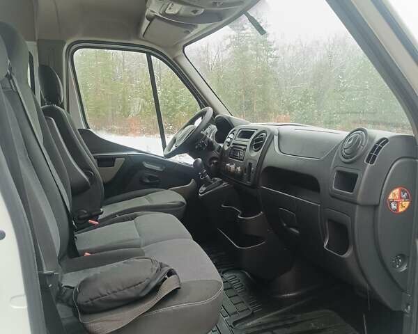 Белый Рено Мастер, объемом двигателя 2.3 л и пробегом 255 тыс. км за 19300 $, фото 9 на Automoto.ua