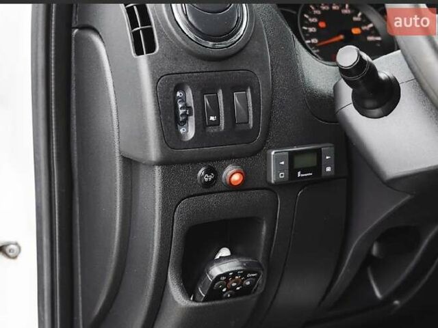 Білий Рено Мастєр, об'ємом двигуна 2.3 л та пробігом 219 тис. км за 18900 $, фото 5 на Automoto.ua