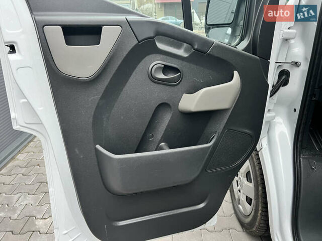Белый Рено Мастер, объемом двигателя 2.3 л и пробегом 195 тыс. км за 17400 $, фото 23 на Automoto.ua