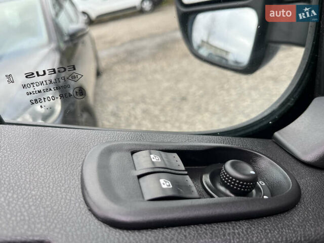 Белый Рено Мастер, объемом двигателя 2.3 л и пробегом 280 тыс. км за 15300 $, фото 35 на Automoto.ua