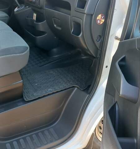 Белый Рено Мастер, объемом двигателя 2.3 л и пробегом 233 тыс. км за 16800 $, фото 26 на Automoto.ua