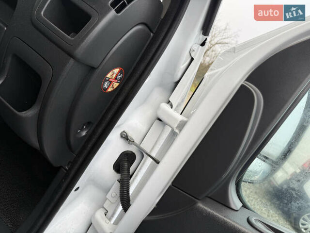 Білий Рено Мастєр, об'ємом двигуна 2.3 л та пробігом 2 тис. км за 16800 $, фото 14 на Automoto.ua
