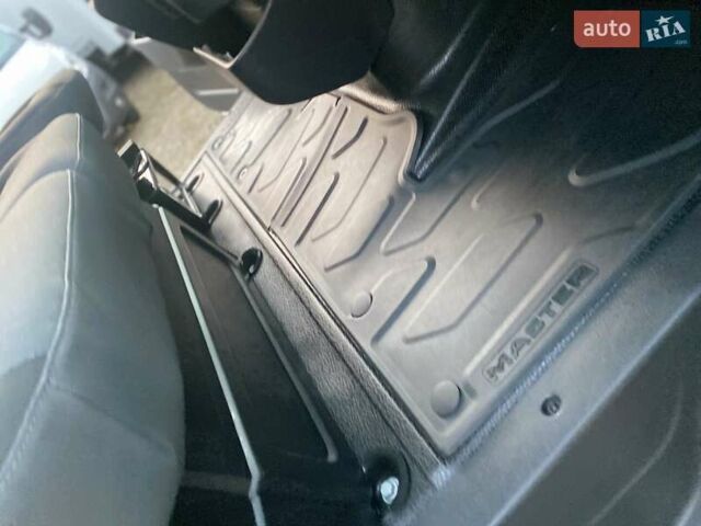 Белый Рено Мастер, объемом двигателя 2.3 л и пробегом 198 тыс. км за 18800 $, фото 53 на Automoto.ua