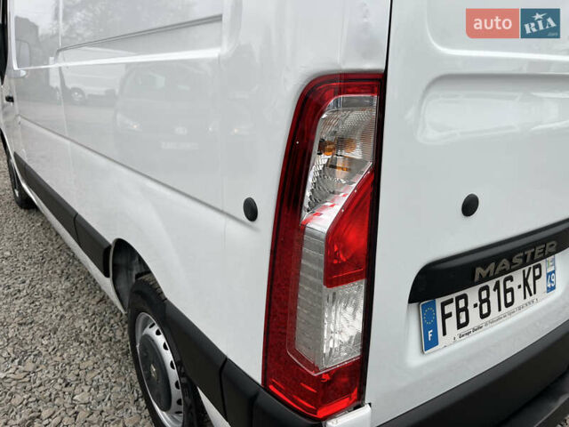 Белый Рено Мастер, объемом двигателя 2.3 л и пробегом 280 тыс. км за 15300 $, фото 48 на Automoto.ua