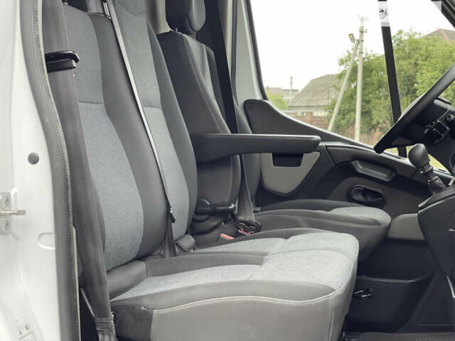 Белый Рено Мастер, объемом двигателя 2.3 л и пробегом 240 тыс. км за 16800 $, фото 9 на Automoto.ua