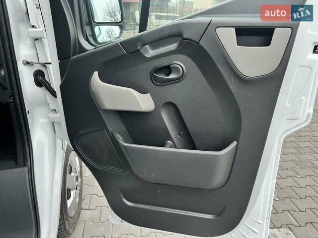 Белый Рено Мастер, объемом двигателя 2.3 л и пробегом 195 тыс. км за 17400 $, фото 20 на Automoto.ua