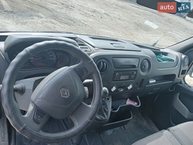 Белый Рено Мастер, объемом двигателя 2.3 л и пробегом 426 тыс. км за 16200 $, фото 3 на Automoto.ua