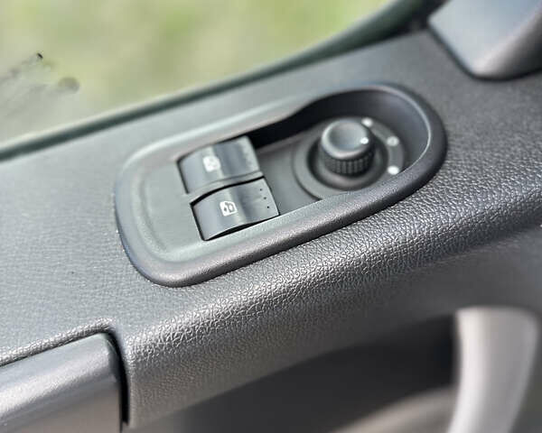 Білий Рено Мастєр, об'ємом двигуна 2.3 л та пробігом 157 тис. км за 19400 $, фото 18 на Automoto.ua