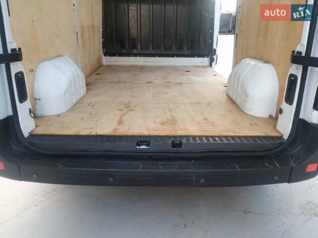 Белый Рено Мастер, объемом двигателя 2.3 л и пробегом 293 тыс. км за 14500 $, фото 22 на Automoto.ua