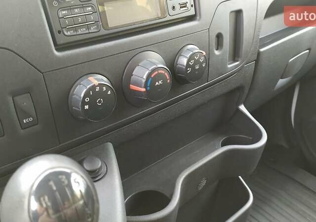 Белый Рено Мастер, объемом двигателя 2.3 л и пробегом 270 тыс. км за 18850 $, фото 7 на Automoto.ua
