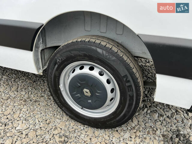 Белый Рено Мастер, объемом двигателя 2.3 л и пробегом 280 тыс. км за 15300 $, фото 51 на Automoto.ua