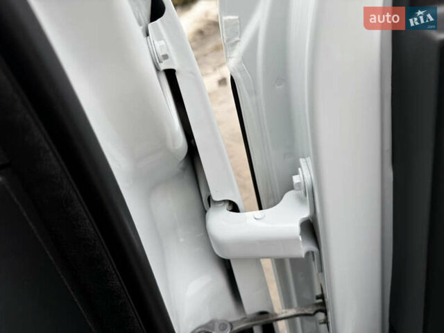 Белый Рено Мастер, объемом двигателя 2.3 л и пробегом 218 тыс. км за 19500 $, фото 80 на Automoto.ua