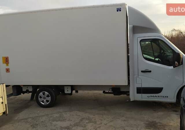 Белый Рено Мастер, объемом двигателя 2.3 л и пробегом 270 тыс. км за 18850 $, фото 1 на Automoto.ua