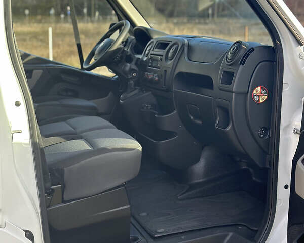 Білий Рено Мастєр, об'ємом двигуна 2.3 л та пробігом 157 тис. км за 19400 $, фото 9 на Automoto.ua