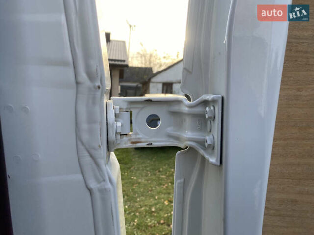 Белый Рено Мастер, объемом двигателя 2.3 л и пробегом 190 тыс. км за 15999 $, фото 15 на Automoto.ua