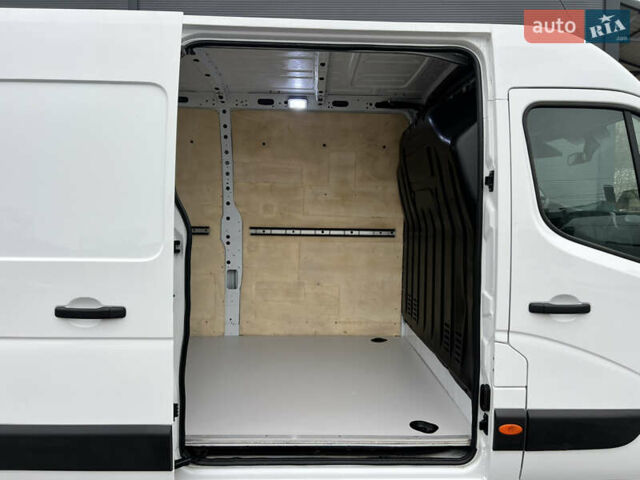 Белый Рено Мастер, объемом двигателя 2.3 л и пробегом 195 тыс. км за 17400 $, фото 12 на Automoto.ua