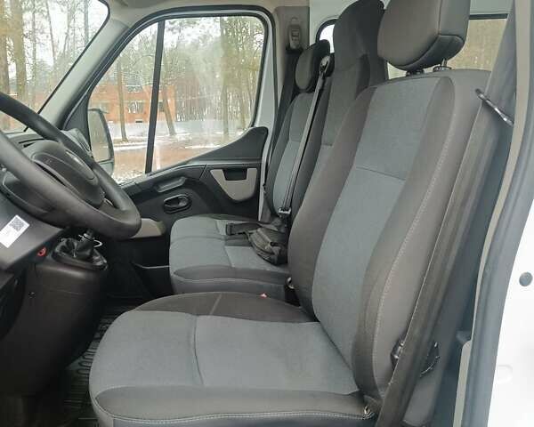 Белый Рено Мастер, объемом двигателя 2.3 л и пробегом 255 тыс. км за 19300 $, фото 5 на Automoto.ua