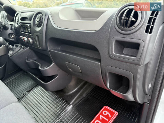 Белый Рено Мастер, объемом двигателя 2.3 л и пробегом 218 тыс. км за 19500 $, фото 90 на Automoto.ua