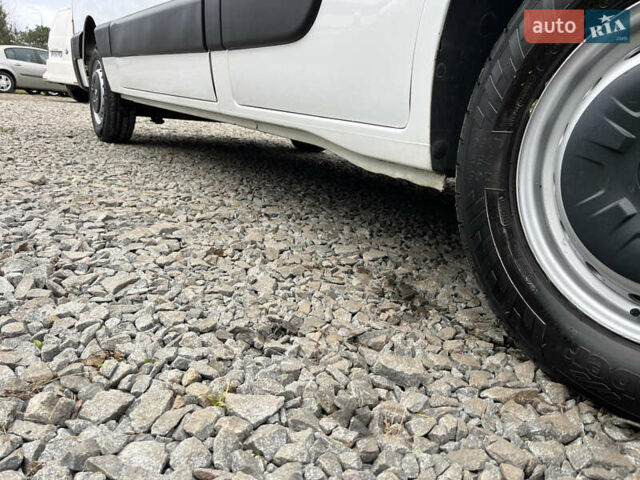 Белый Рено Мастер, объемом двигателя 2.3 л и пробегом 280 тыс. км за 15300 $, фото 56 на Automoto.ua