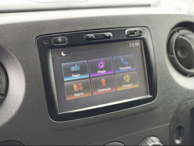 Белый Рено Мастер, объемом двигателя 2.3 л и пробегом 240 тыс. км за 16800 $, фото 11 на Automoto.ua