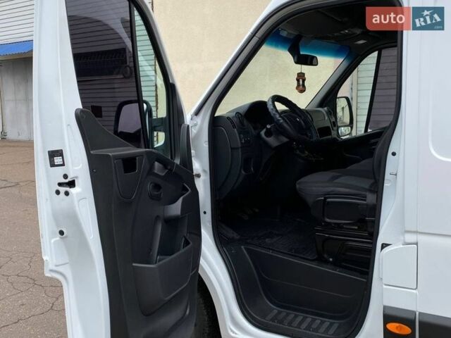 Белый Рено Мастер, объемом двигателя 2.3 л и пробегом 410 тыс. км за 17000 $, фото 11 на Automoto.ua