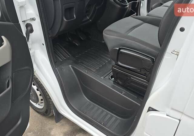 Білий Рено Мастєр, об'ємом двигуна 2.3 л та пробігом 177 тис. км за 16800 $, фото 4 на Automoto.ua