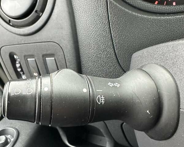 Білий Рено Мастєр, об'ємом двигуна 2.3 л та пробігом 280 тис. км за 15500 $, фото 22 на Automoto.ua