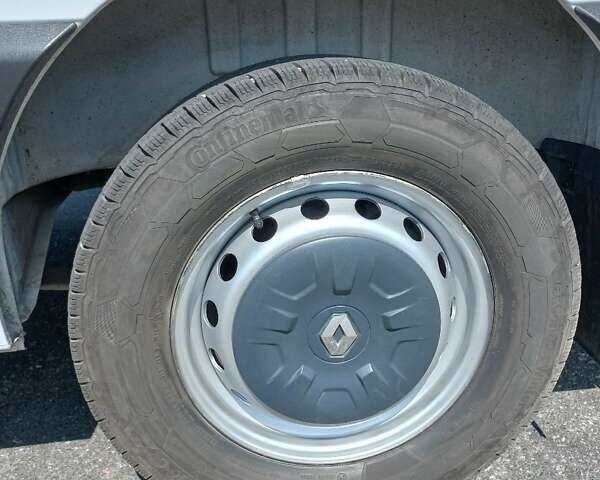 Белый Рено Мастер, объемом двигателя 2.3 л и пробегом 233 тыс. км за 16800 $, фото 6 на Automoto.ua